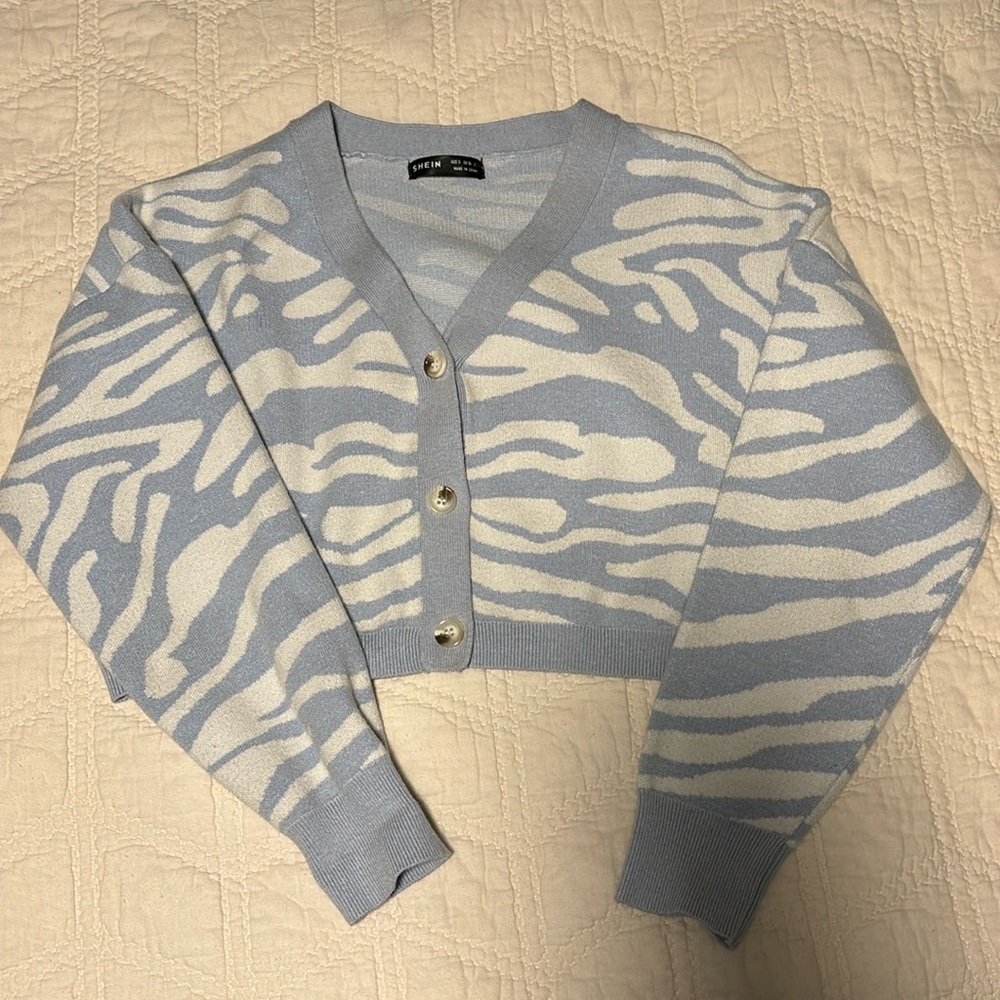 shein button up white and blue cropped sweater